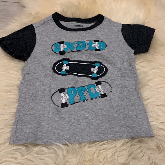 Pekkle Shorts & T-Shirt Set in Skateboard Design Black/Gray/Teal in Size 2T - Picture 2 of 8